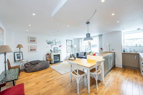 1 bedroom flat to rent, Queens Gate, South Kensington, London, SW7