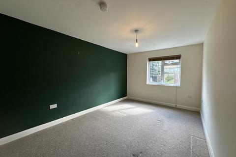 2 bedroom flat to rent, The Cedars, Woodside, BS9