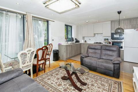 3 bedroom flat for sale, New Heston Road, Hounslow TW5