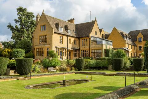 2 bedroom retirement property for sale, Newlands Court, Evesham Road, Stow-on-the-Wold, Gloucestershire, GL54