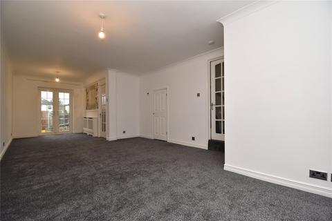 3 bedroom terraced house to rent, Takeley Close, Romford, RM5