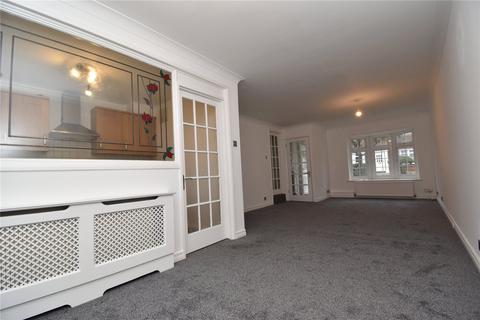 3 bedroom terraced house to rent, Takeley Close, Romford, RM5