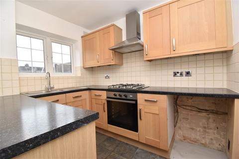 3 bedroom terraced house to rent, Takeley Close, Romford, RM5