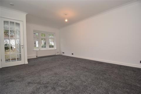 3 bedroom terraced house to rent, Takeley Close, Romford, RM5