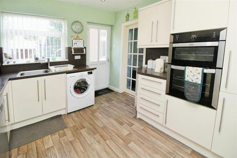 4 bedroom end of terrace house for sale, Cleckheaton Road, Bradford BD12