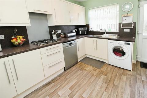 4 bedroom end of terrace house for sale, Cleckheaton Road, Bradford BD12