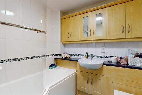 2 bedroom flat for sale, Radstock Road, Midsomer Norton, Radstock