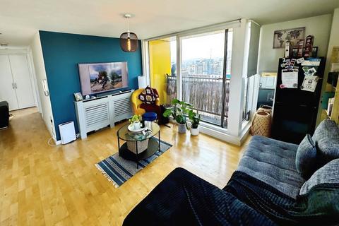 2 bedroom flat to rent, Saxton, The Avenue, Leeds, West Yorkshire, LS9