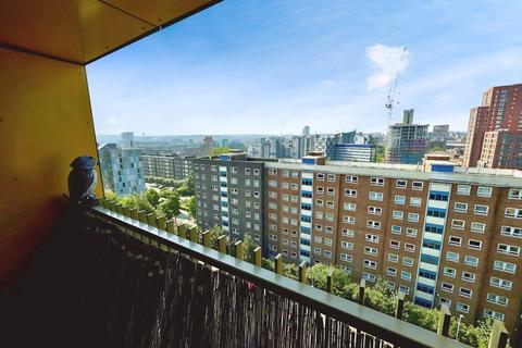 2 bedroom flat to rent, Saxton, The Avenue, Leeds, West Yorkshire, LS9