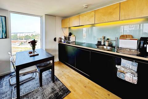 2 bedroom flat to rent, Saxton, The Avenue, Leeds, West Yorkshire, LS9