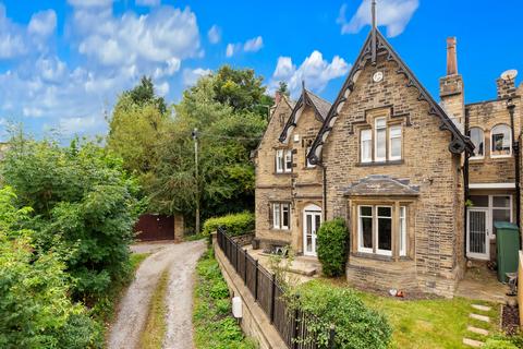 4 bedroom semi-detached house for sale, New North Road, Huddersfield, HD1