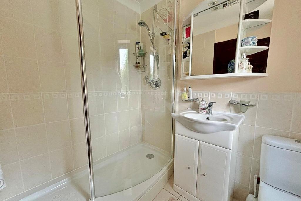 Bathroom (ground floor)
