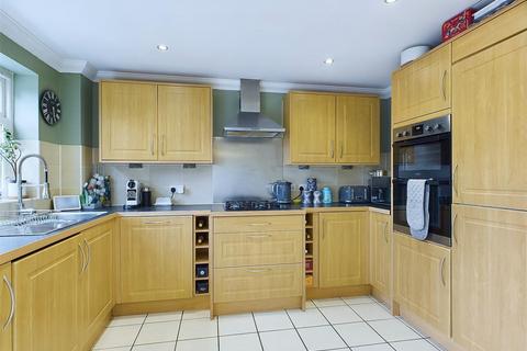 10 Chapel Walk, Coulsdon, CR5 1NZ