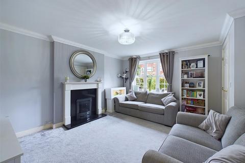 10 Chapel Walk, Coulsdon, CR5 1NZ