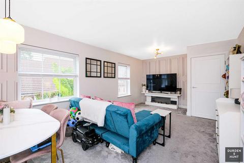 2 bedroom apartment for sale, Hyde Close, Romford, RM1