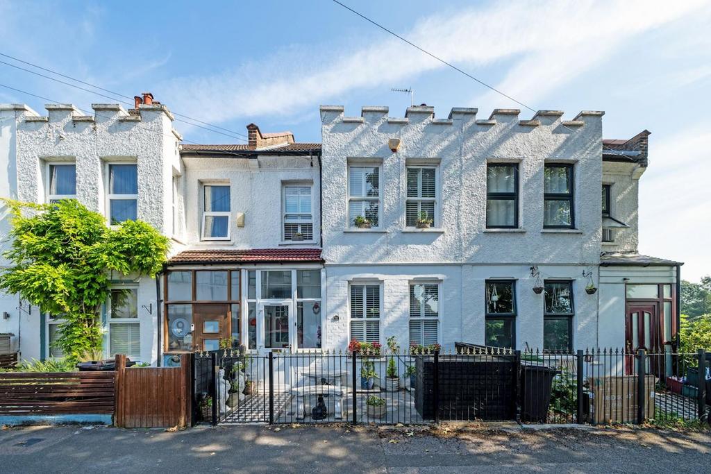 01-52c780725 - NS - Prop World - 10 Studland Road -