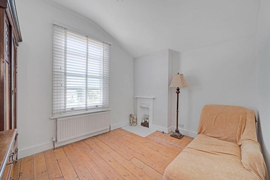 08-fb2180725 - NS - Prop World - 10 Studland Road -