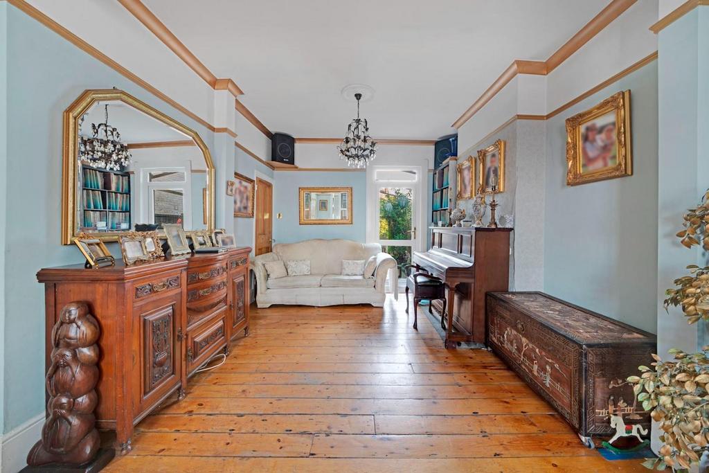 02-83ab80725 - NS - Prop World - 10 Studland Road -