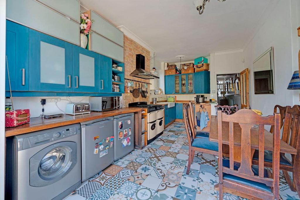 11-9c5f80725 - NS - Prop World - 10 Studland Road -