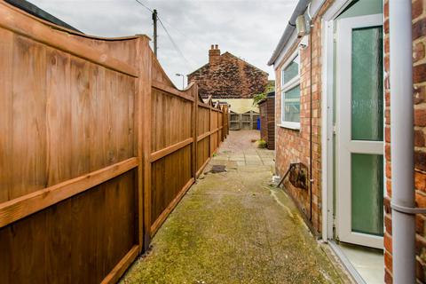 3 bedroom terraced house for sale, Browns Road, Boston