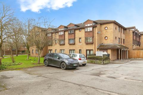 Studio for sale, Verona Close, Uxbridge UB8