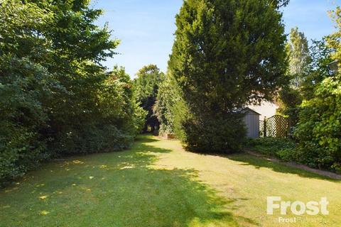 4 bedroom detached house for sale, Garson Lane, Wraysbury, Berkshire, TW19