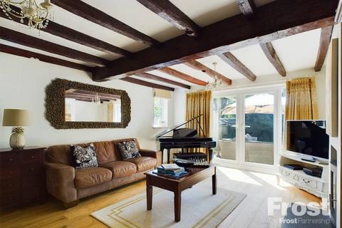 6 Garson Lane, Wraysbury, Staines, TW19 5JF