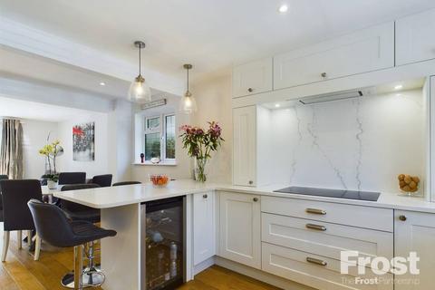 6 Garson Lane, Wraysbury, Staines, TW19 5JF