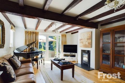 6 Garson Lane, Wraysbury, Staines, TW19 5JF