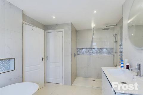 6 Garson Lane, Wraysbury, Staines, TW19 5JF