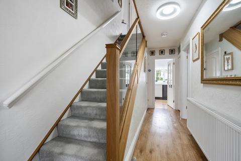 8a Chapel Road, Warlingham, CR6 9LH