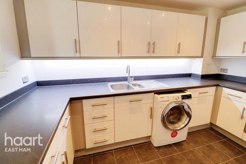 2 bedroom flat for sale, Walton Road, LONDON