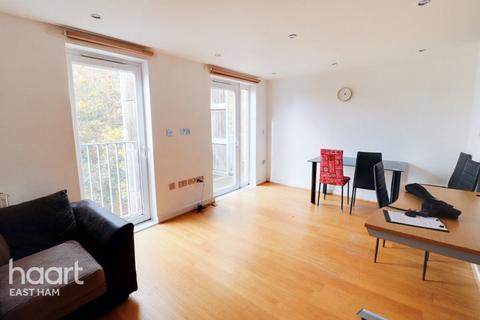 2 bedroom flat for sale, Walton Road, LONDON