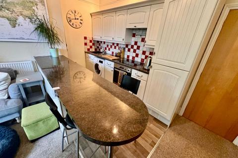 1 bedroom flat to rent, Wells Walk, Ilkley, West Yorkshire, UK, LS29