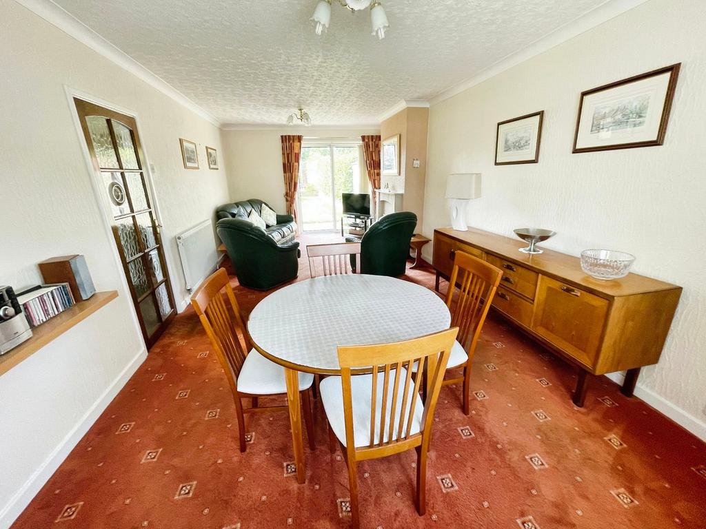 Lounge/Dining Room