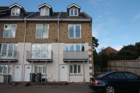 4 bedroom house to rent, Arctic Road, Cowes