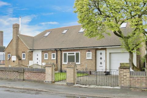 2 bedroom semi-detached bungalow for sale, Barkbythorpe Road, Leicester LE4