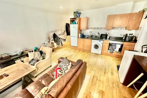 2 bedroom flat to rent, Stoke Newington High Street, N16 0NL