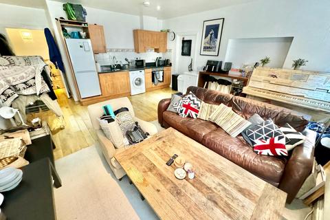 2 bedroom flat to rent, Stoke Newington High Street, N16 0NL