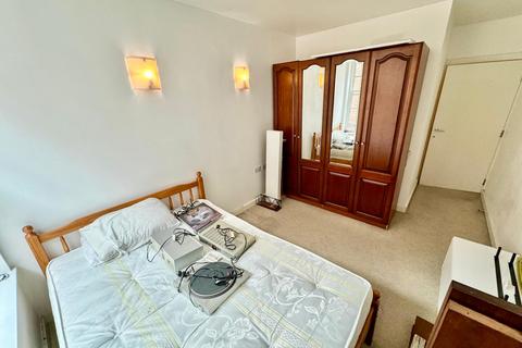 2 bedroom flat to rent, Stoke Newington High Street, N16 0NL