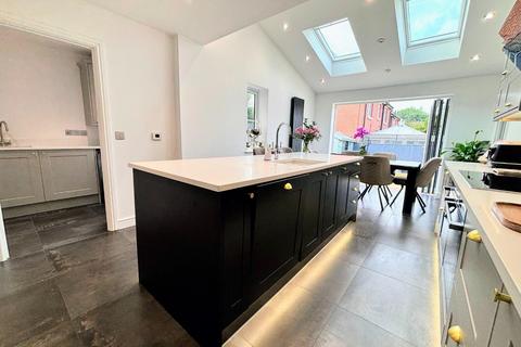 27 The Spinney, Grange Park, Northampton, NN4 5BT