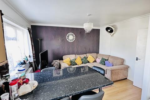 2 bedroom flat to rent, Alicia Gardens, Harrow HA3