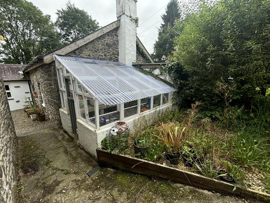 Lean to greenhouse