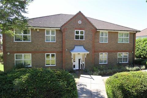 2 bedroom flat to rent, Lockswood Close, Cockfosters EN4