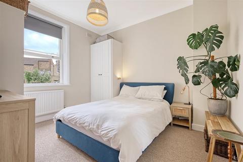 8c Adolphus Road, London, N4 2AZ