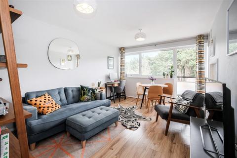 1 bedroom flat for sale, Church Hill, Loughton