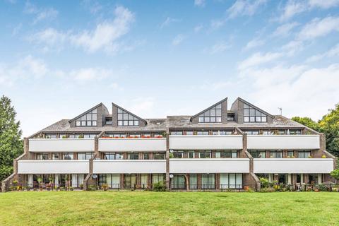 3 bedroom apartment for sale, Tollhouse Close, Avenue De Chartres, Chichester, PO19