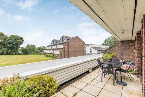 3 bedroom apartment for sale, Tollhouse Close, Avenue De Chartres, Chichester, PO19