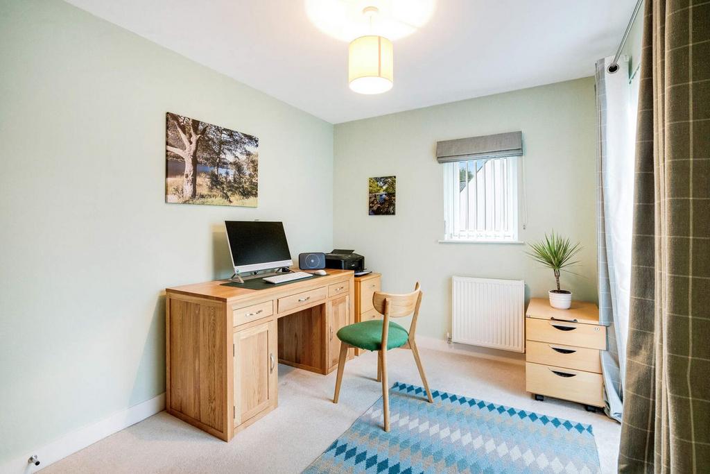 Bedroom / study
