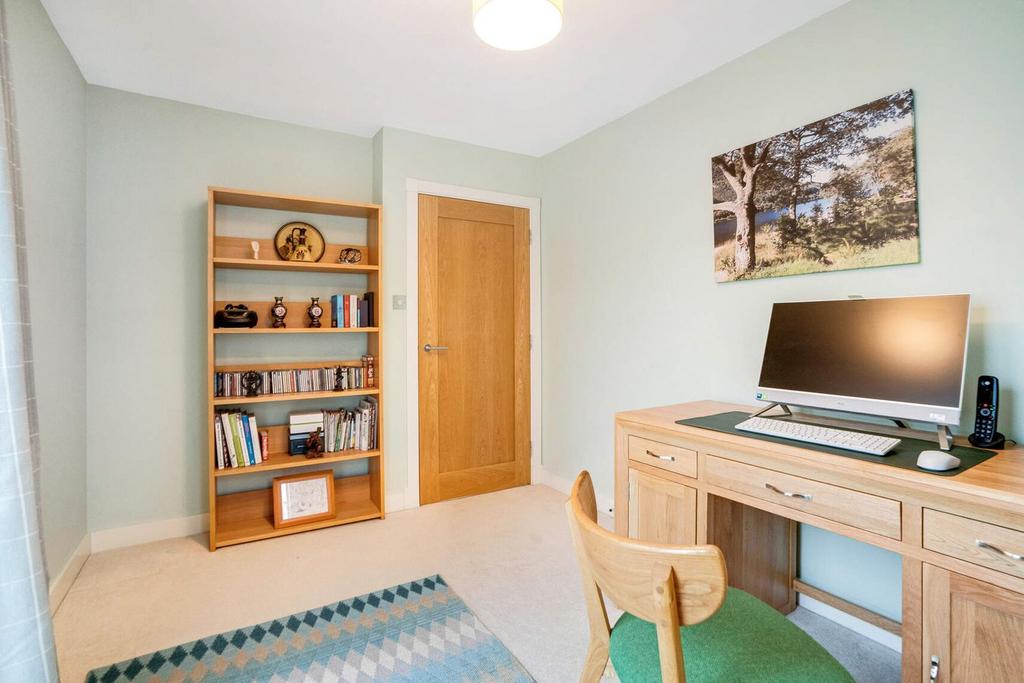 Bedroom / study
